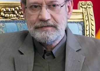 علی لاریجانی: بررسی سوابق و مسیر سیاسی مرد باثبات ایران / راز ماندگاری علی لاریجانی در عرصه سیاست؛ نگاهی به گام‌های استوار او