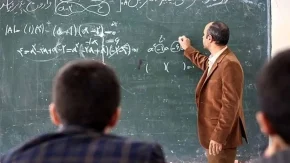 چرا ۴۸ هزار معلم بازنشسته هنوز امتیازات رتبه‌بندی خود را دریافت نکرده‌اند؟