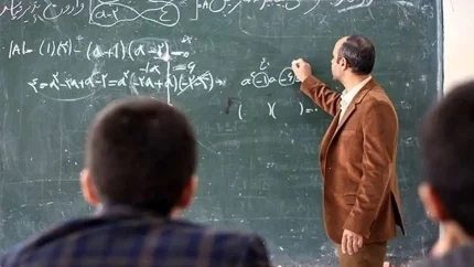 چرا ۴۸ هزار معلم بازنشسته هنوز امتیازات رتبه‌بندی خود را دریافت نکرده‌اند؟