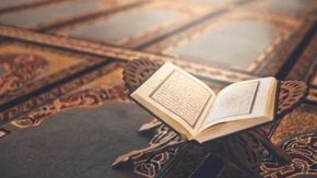 معنی و تفسیر «کس چو قرآن نگشود از رُخ موعود نِقاب» + اینفوگرافی / بررسی مفهوم شعر و پیام رمزی آن / تحلیل بصری با تصویرسازی جذاب
