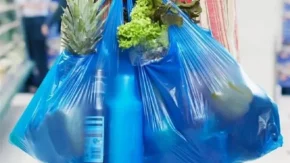 فروش کیسه‌های نایلونی در فروشگاه‌ها اجباری شد / جزئیات ابلاغیه جدید اتاق اصناف برای کاهش مصرف پلاستیک / ممنوعیت توزیع رایگان کیسه‌های پلاستیکی تا ۲ هفته دیگر / قیمت هر کیسه نایلونی در فروشگاه‌ها اعلام می‌شود