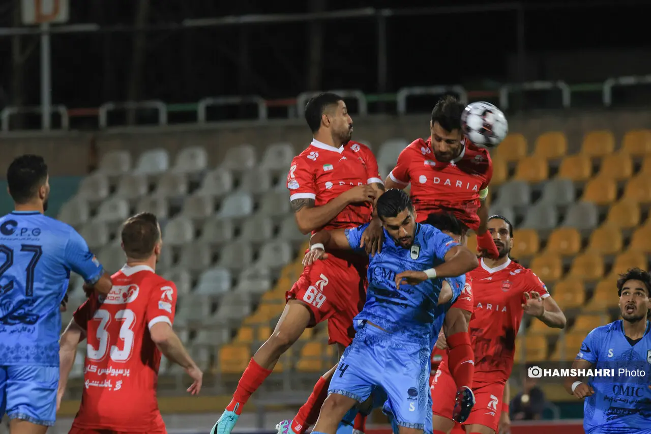 جدال نقل‌ و انتقالاتی در استقلال و پرسپولیس داغ شد / استقلال برای جذب مدافع پرسپولیس وارد عمل شد؛ پیشنهاد رسمی به بازیکن + واکنش باشگاه سرخ پوشان