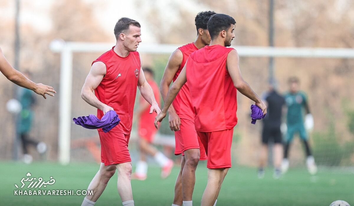 اخبار فوری نقل و انتقالات پرسپولیس | ابهام در آینده دو خارجی؛ تکلیف سرگیف و اورونوف در هفته آینده مشخص می‌ شود / شرایط مبهم دو ستاره ازبک؛ سرگیف و اورونوف در هاله ای از ابهام؛ تمدید یا جدایی؟