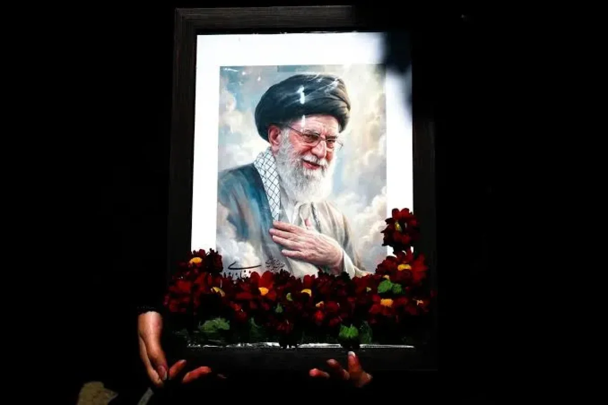 مراسم تشییع رهبر | مراسم تشییع رهبر شهید ۱۲ تا ۱۸ تیر | معاون اول رئیس‌جمهور: سلامت کامل مردم در اولویت است / مراسم ادای احترام سران کشورها جمعه ۱۲ تیر در تهران؛ تشییع در تهران ۱۵ تیر، نماز بر پیکر در قم ۱۶ تیر و خراسان رضوی ۱۸ تیر + جزئیات کریدور شرق به غرب تهران