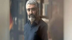 وکیل پژمان جمشیدی: ادامه این حواشی فقط بلاگری است؛ شکایت از رسانه‌ها به دلیل انتشار حکم غیرقطعی / انصراف وکیل از ماجراجویی رسانه‌ای؛ تأکید بر احترام به روند قضایی و نه فضای مجازی