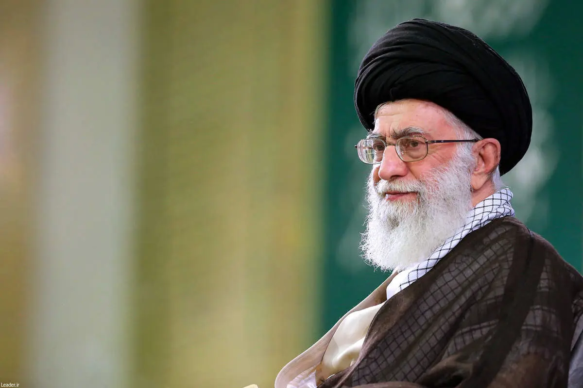 وصیت‌ نامه تاریخی رهبر شهید حضرت آیت‌ الله خامنه‌ای در سال ۱۳۴۲ منتشر شد | دغدغه ادا کردن حقوق الناس و قرض‌ های ۱۰۰ تومانی / در آستانه شهادت، بازخوانی وصیت‌ نامه ۲۱ سالگی رهبر شهید + متن کامل و لیست بدهکاران