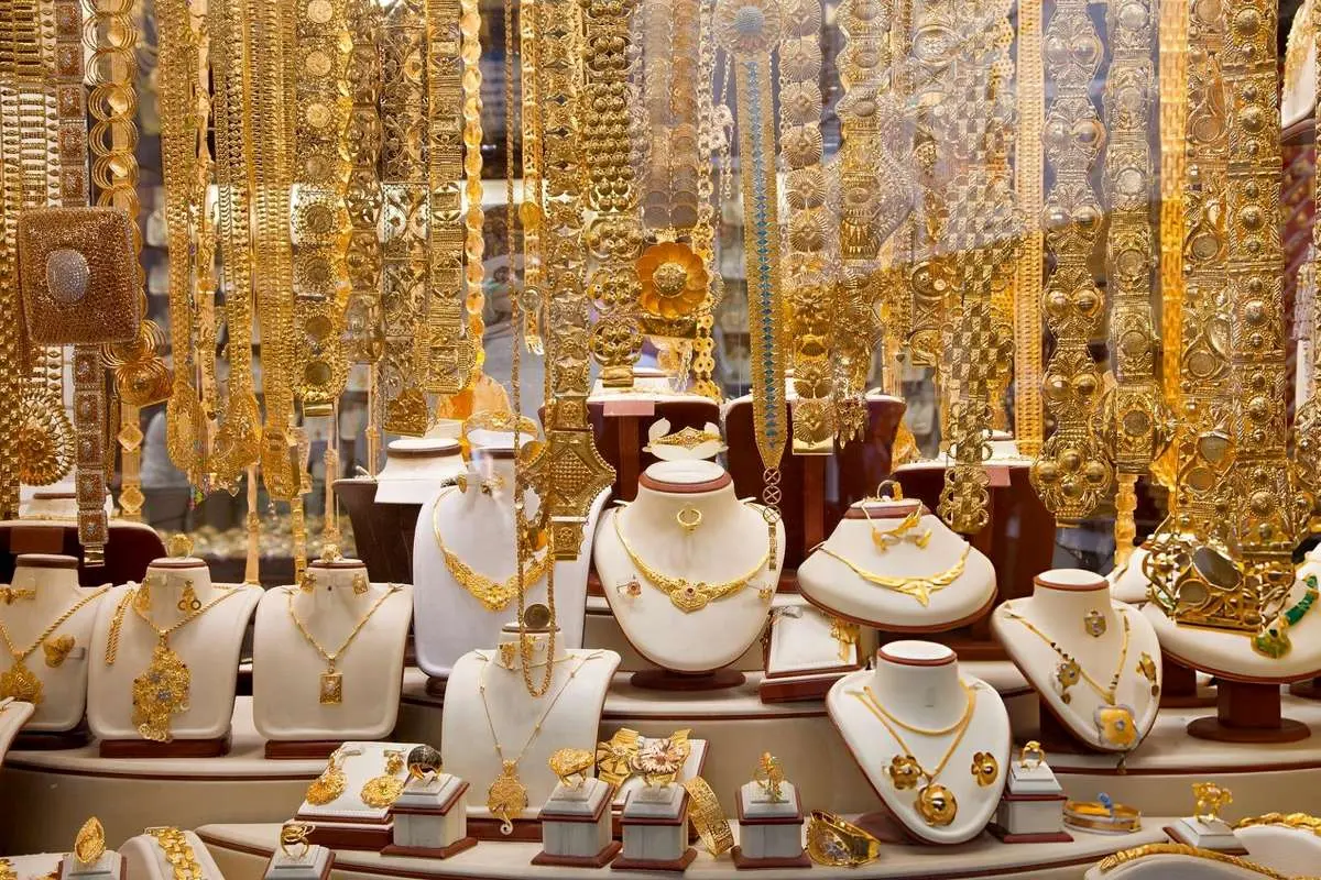قیمت طلای 18 عیار امروز چهارشنبه 10 تیر 1405| آخرین نرخ طلا، دلایل نوسان بازار و پیش بینی قیمت+ جدول قیمت طلا امروز چهارشنبه 10 تیر 1405
