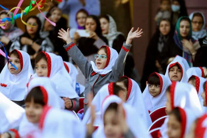 طرح کارت نشاط و حمایت از دانش‌ آموزان ۱۱ تیر ۱۴۰۵ | کمک هزینه آموزشی و رفاهی برای ۲ میلیون دانش‌آموز با «کارت نشاط» / ۵۰۰ هزار دانش‌آموز در مرحله نخست؛ هدفگذاری ۲ میلیونی تا مهر ۱۴۰۶ + نحوه دریافت و شرایط