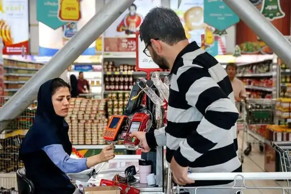 بازار کالاهای اساسی 14 تیر ۱۴۰۵ | برنج و حبوبات ۲۰ تا ۸۰ هزار تومان ارزان شدند / رئیس اتحادیه بنکداران: کالا به وفور موجود است و کمبودی در توزیع نداریم + علت کاهش قیمت در فصل گرما