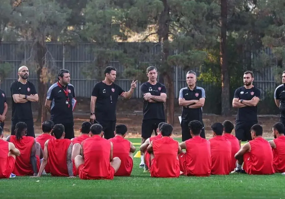 پرسپولیس برای فروش بازیکنش به سپاهان شرط گذاشت؛ انتقال در آستانه توافق؛ جزئیات درخواست سرخ‌ها برای صدور رضایت‌نامه