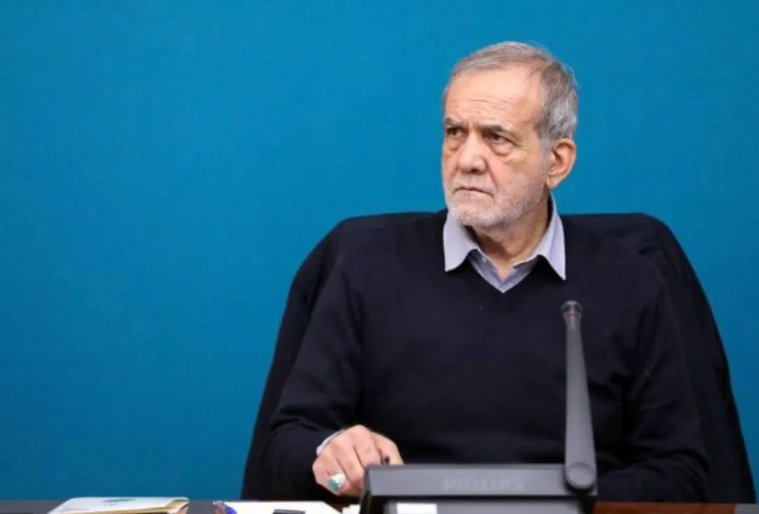 پشت پرده توهین به پزشکیان فاش شد؛ طباطبایی از منافع گروهی خاص پرده برداشت / چرا حملات به پزشکیان شدت گرفته است؟ افشاگری جنجالی درباره منافع منتقدان رئیس جمهور / توهین به پزشکیان برای چه کسانی منفعت دارد؟ روایت جنجالی طباطبایی را بخوانید