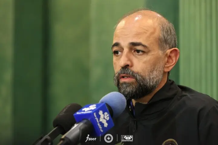 محرم نویدکیا: اهل استعفا نیستم؛ اگر مربی بهتری برای سپاهان پیدا شود، می‌روم / واکنش سرمربی به نتایج اخیر طلایی‌پوشان 