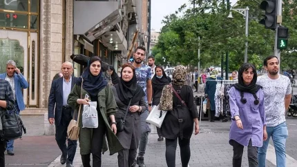 اخبار فوری بازار کار و آمار اقتصادی ایران | آمار بیکاری اعلام شد؛ ۳۴.۷ درصد بیکاران دارای تحصیلات دانشگاهی / نرخ بیکاری به ۱۲.۶ درصد رسید؛ از هر ۱۰۰ فارغ‌التحصیل، ۳۲ نفر بیکارند؛ وزارت کار: ۹۰۰ هزار شغل جدید در سال ۱۴۰۵ ایجاد شده است