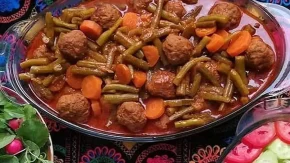 طرز تهیه خورش لوبیا سبز با کوفته قلقلی؛ یک غذای مجلسی و خوشمزه برای ناهار و شام / ترکیب تازه سبزیجات و کوفته‌های گوشتی در یک دیگ، عطر و طعمی بی‌نظیر