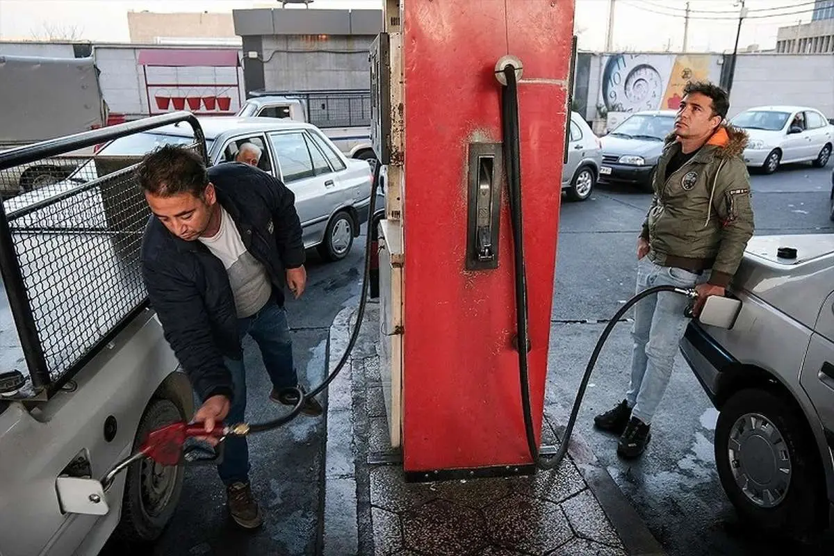 بنزین ۸۷ هزار تومانی متوقف شد؛ پشت پرده توقف اجرای طرح چه بود؟ آخرین خبر از سرنوشت بنزین گران / شوک تازه در بازار سوخت؛ توزیع بنزین ۸۷ هزار تومانی چرا متوقف شد؟ جزئیات تصمیم جدید