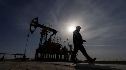 آخرین نرخ نفت برنت و WTI در بازار جهانی؛ قیمت طلای سیاه امروز چند شد؟ / شوک تازه در بازار انرژی؛ نفت برنت و نفت آمریکا امروز چند دلار معامله شدند؟