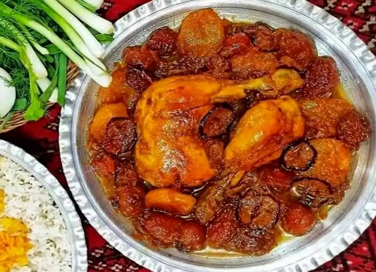 طرز تهیه مرغ ترش شمالی، خورش محبوب گیلان و مازندران / از سبزی معطر و رب انار تا گردو و آبغوره؛ ۲ روش اصیل و مرحله به مرحله برای یک غذای جاافتاده و خوشعطر