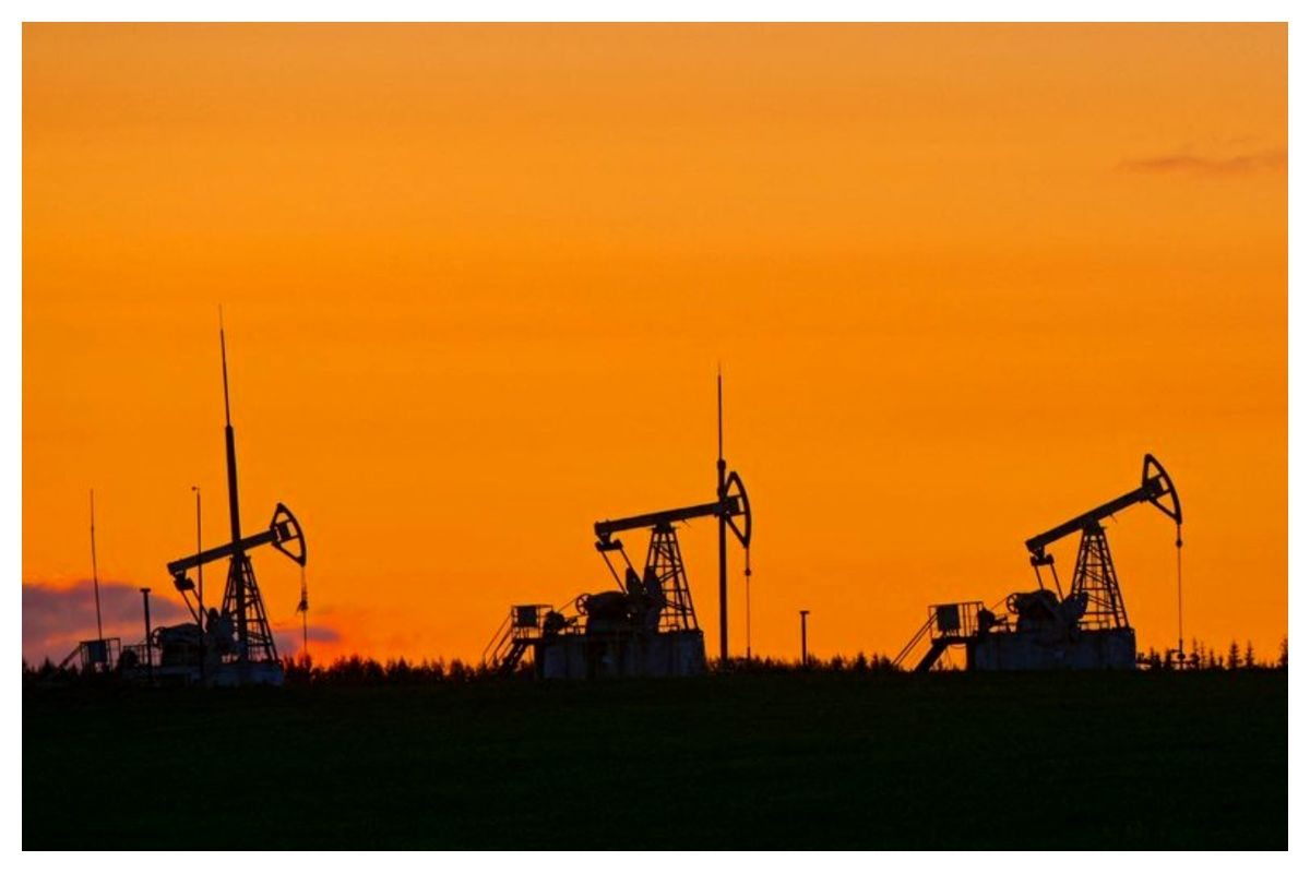 قیمت نفت امروز چند دلار شد؟ آخرین نرخ برنت و WTI + جدول / نفت برنت دوباره بالا رفت؛ قیمت جدید طلای سیاه را ببینید / خبر داغ بازار انرژی؛ قیمت نفت امروز جمعه ۲۳ مرداد افزایش یافت