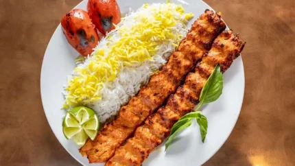 کوبیده مرغ خانگی را اینطوری درست کنید؛ راز کباب آبدار و خوشمزه‌ای که وا نمی‌رود! / فقط یک نکته را رعایت کنید؛ کوبیده مرغتان مثل رستوران‌ها ترد و آبدار می‌شود / راز کوبیده مرغ خوشمزه لو رفت؛ با این دستور پخت، کباب خانگی‌تان همه را غافلگیر می‌کند