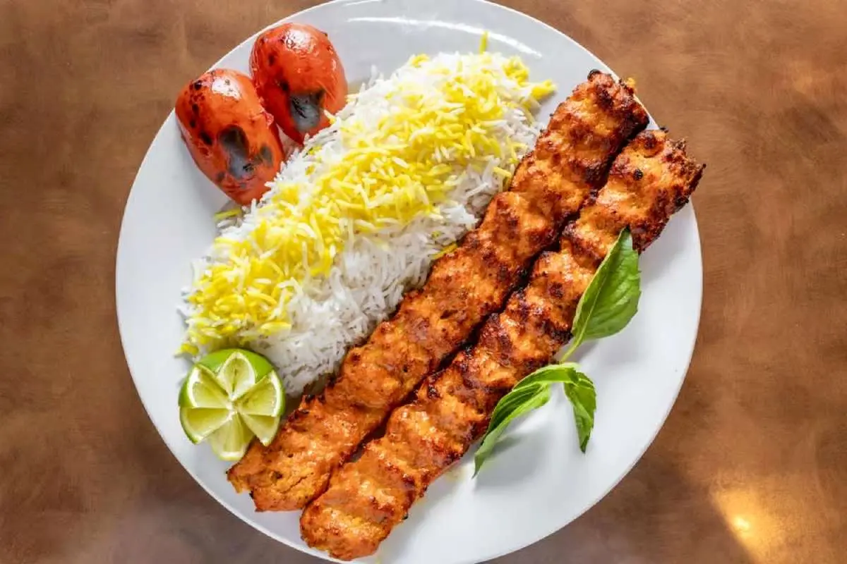کوبیده مرغ خانگی را اینطوری درست کنید؛ راز کباب آبدار و خوشمزه‌ای که وا نمی‌رود! / فقط یک نکته را رعایت کنید؛ کوبیده مرغتان مثل رستوران‌ها ترد و آبدار می‌شود / راز کوبیده مرغ خوشمزه لو رفت؛ با این دستور پخت، کباب خانگی‌تان همه را غافلگیر می‌کند