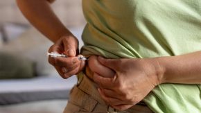 آمپول لاغری چیست و چه کسانی می توانند از آن استفاده کنند؟ توصیه مهم فوق تخصص غدد درباره آمپول لاغری / توصیه فوق تخصص غدد درباره آمپول لاغری؛ عوارض، شرایط مصرف و نکات مهم قبل از تزریق
