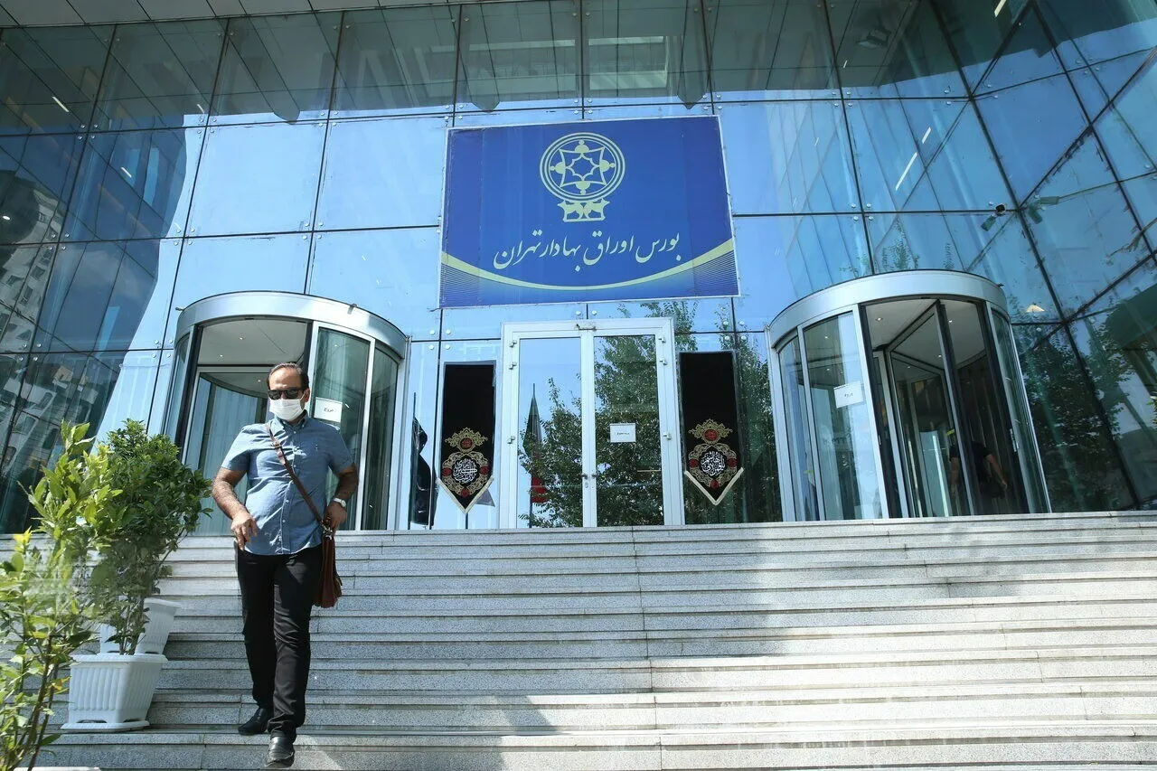 رشد بورس در دل ابهام‌های اقتصادی؛ خریداران قدرتمند برگشتند/ شاخص در مسیر رکوردشکنی