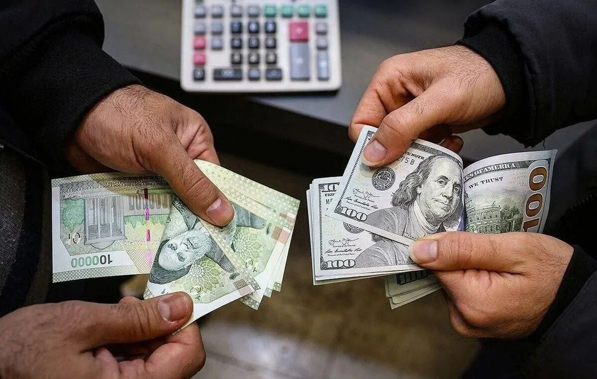 قیمت لحظه ای بازار ارز | دلار توافقی و بازار آزاد امروز دوشنبه ۲ شهریور؛ نرخ در بازار آزاد ۱۹۹,۹۰۰ تومان شد / تحلیلگران: کانال ۲۰۰ هزار تومانی در دسترس؛ روند قیمت در انتظار سیگنال سیاسی و اقتصادی