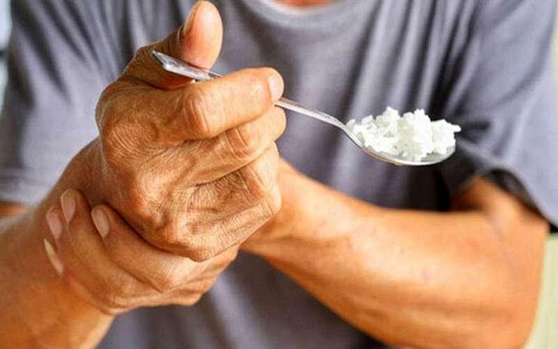 علائم اولیه پارکینسون فقط به لرزش محدود نیست؛ تغییرات پنهان بدن را بشناسید / هشدار پزشکان درباره نشانه‌های کمتر شناخته‌شده پارکینسون؛ از اختلال خواب تا تغییر حرکات