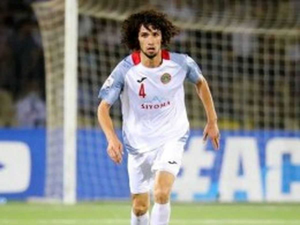 اخبار داغ نقل و انتقالات فوتبال ایران | مدافع سابق پرسپولیس راهی استقلال شد؛ سیدجلال حسینی در لیست آبی‌ها قرار گرفت / بازگشت کاپیتان سابق به لیگ؛ مدافع ۴۰ ساله با امضای قراردادی یک ساله، بعد از ۳ فصل دوری، دوباره به استقلال پیوست
