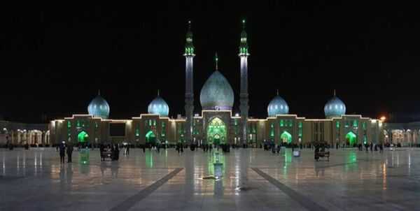 فاصله حرم حضرت معصومه تا مسجد جمکران حدود ۶ تا ۸ کیلومتر است؛ راهپیمایی‌های دسته‌جمعی در بلوار پیامبر اعظم (ص) برگزار می‌شود