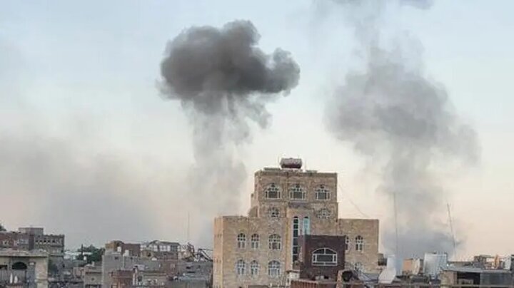 رهبر انصارالله یمن: رژیم سعودی مرتکب جنایات جنگی شده است