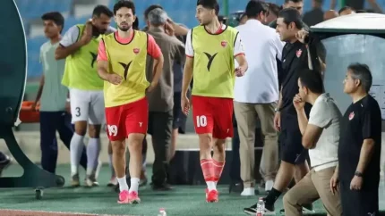 اخبار فوری پرسپولیس | دانیال ایری، گران‌قیمت‌ترین خرید تابستانی پرسپولیس با قیمت ۸۰۰ هزار یورو، همچنان روی نیمکت می‌ماند و فرصت حضور در ترکیب اصلی را پیدا نکرده است / اشتباه مرگبار در بازی با تراکتور، تارتار را مجبور به نیمکت‌نشینی این مدافع ۲۳ ساله کرده است