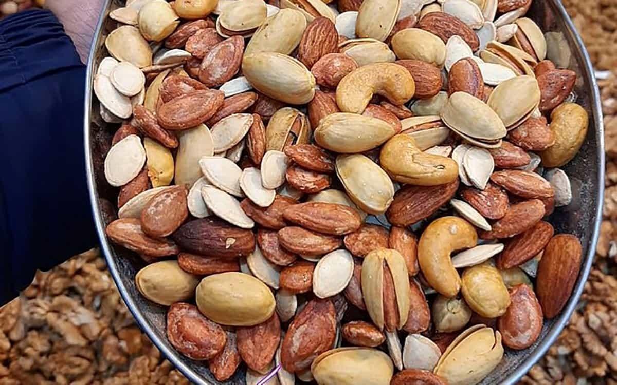 خبر فوری واردات کالاهای اساسی | سقف ارزی واردات ذرت، روغن، کنجاله، گوشت و شکر اعلام شد / ذرت ۳۱۵ یورو، روغن ۱۲۰۰ تا ۱۲۶۰ یورو، کنجاله ۴۶۰ تا ۴۹۰ یورو و شکر خام ۴۶۲ یورو / گوشت بره منجمد مغولستان ۵.۳ یورو در هر کیلوگرم