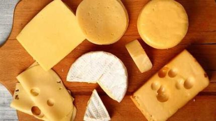 طرز تهیه پنیر خامه‌ای در منزل | آموزش مرحله‌به‌مرحله پنیر خامه‌ای خانگی با شیر و خامه