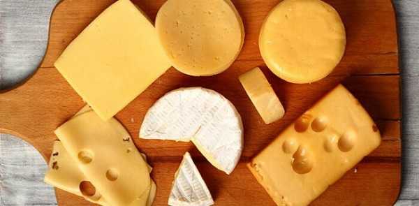 طرز تهیه پنیر خامه‌ای در منزل | آموزش مرحله‌به‌مرحله پنیر خامه‌ای خانگی با شیر و خامه