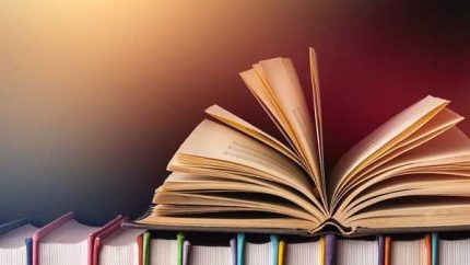 ۱۲ سالگی؛ سنی که کتاب ناگهان برای بچه ها جذابیتش را از دست می دهد؟ / چرا کتاب خوان های نوجوان یکباره سراغ موبایل می روند؟ / واقعیت نگران کننده ای که والدین باید بدانند