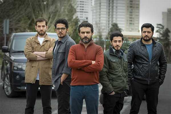 اخبار داغ سینما و سیاست | تهیه کننده سریال گاندو با انتشار متنی در فضای مجازی حسن روحانی را تهدید کرد / در بخشی از متن آمده است: اگر این انسان ها (همکارانم) را با یک خبر دروغ ببرند شما را هم خواهم برد
